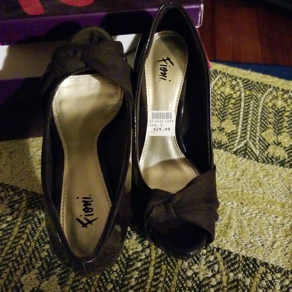Shoes - Picture 3 of 3